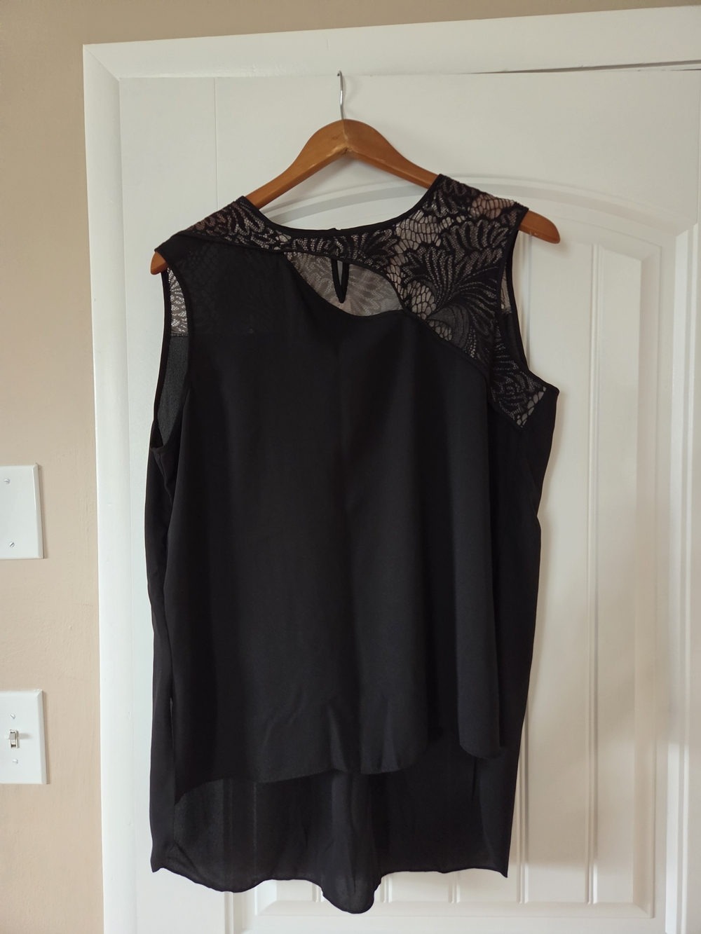 BCBGMaxAzria Black Lace Yoke Sleeveless Camisole